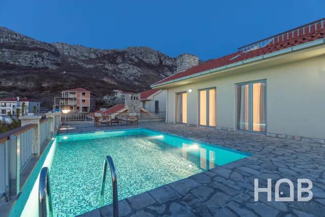 Na prodej, Vila, 159 m², Budva