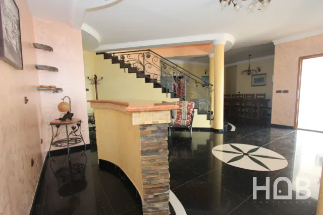 Zu verkaufen, Villa, 560 m², Budva