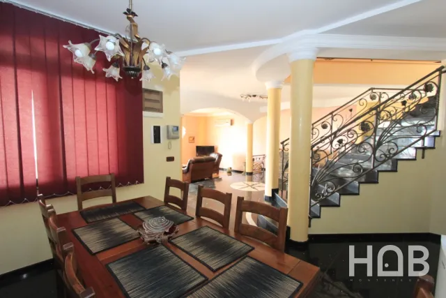 Zu verkaufen, Villa, 560 m², Budva