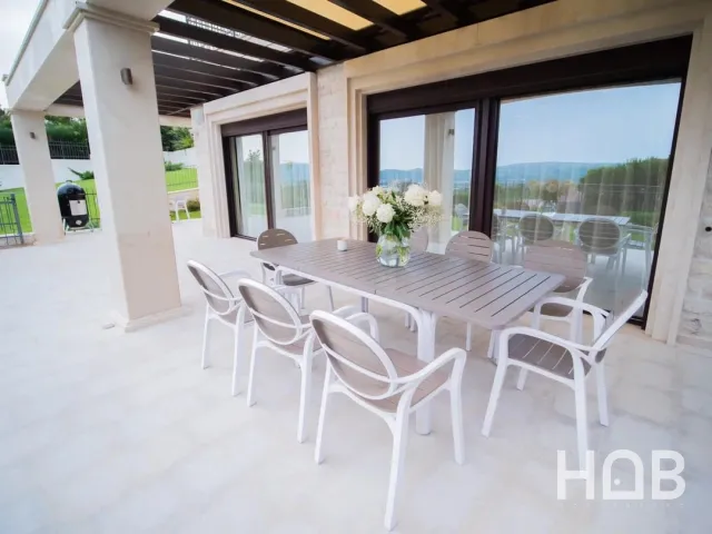 Na prodaju, Vila, 750 m², Tivat