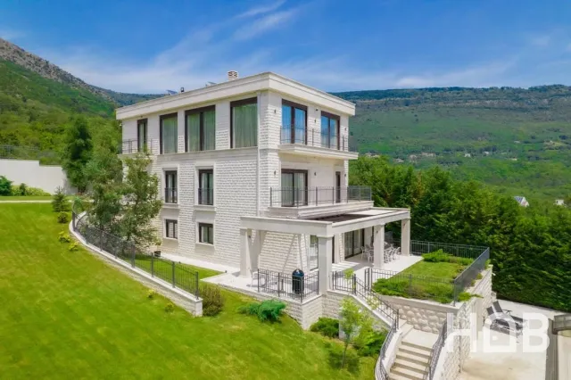 Na prodaju, Vila, 750 m², Tivat