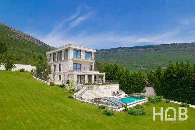 Na prodaju, Vila, 750 m², Tivat