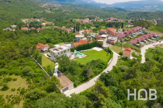 Na prodaju, Vila, 750 m², Tivat
