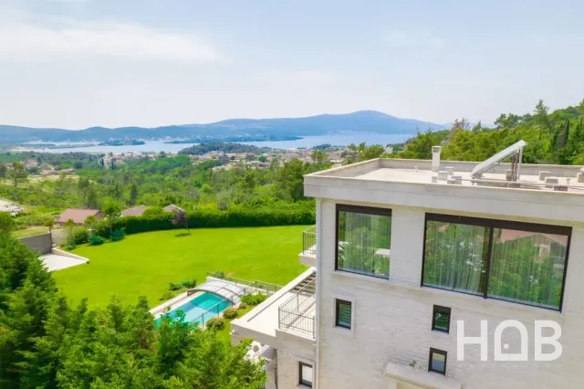 Na prodaju, Vila, 750 m², Tivat