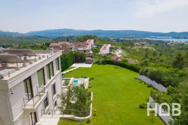 Na prodaju, Vila, 750 m², Tivat