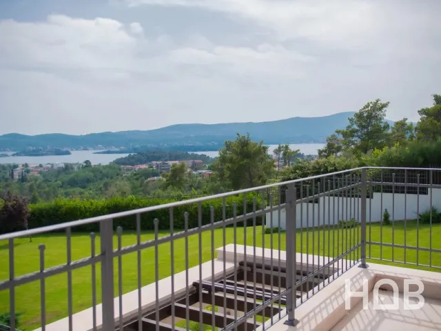 Na prodaju, Vila, 750 m², Tivat