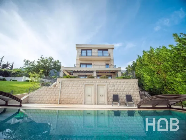 Na prodaju, Vila, 750 m², Tivat