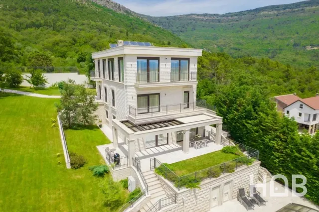Na prodaju, Vila, 750 m², Tivat