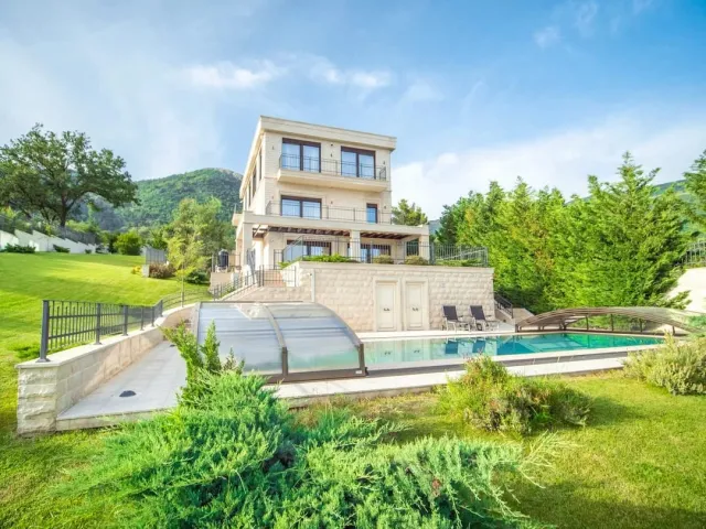 Na prodaju, Vila, 750 m², Tivat