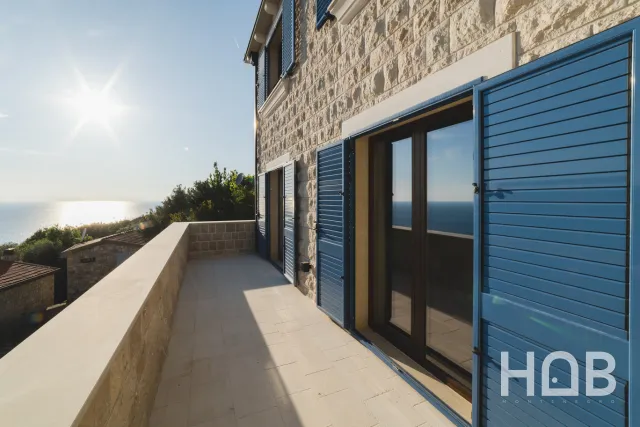 Na prodaju, Vila, 195 m², Budva