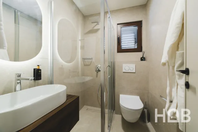 Na prodaju, Vila, 195 m², Budva