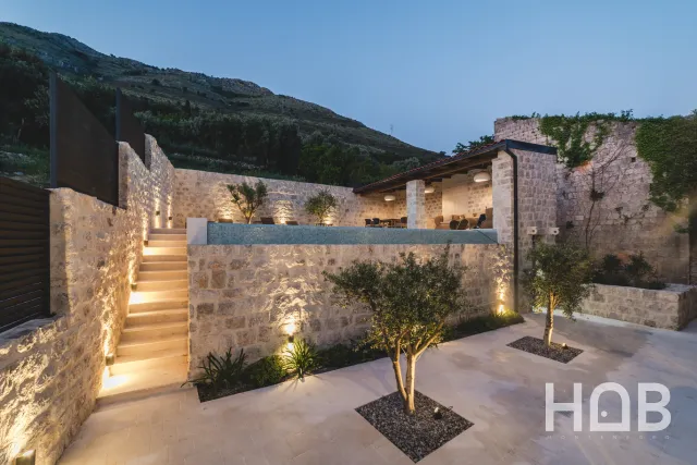 Na prodaju, Vila, 195 m², Budva