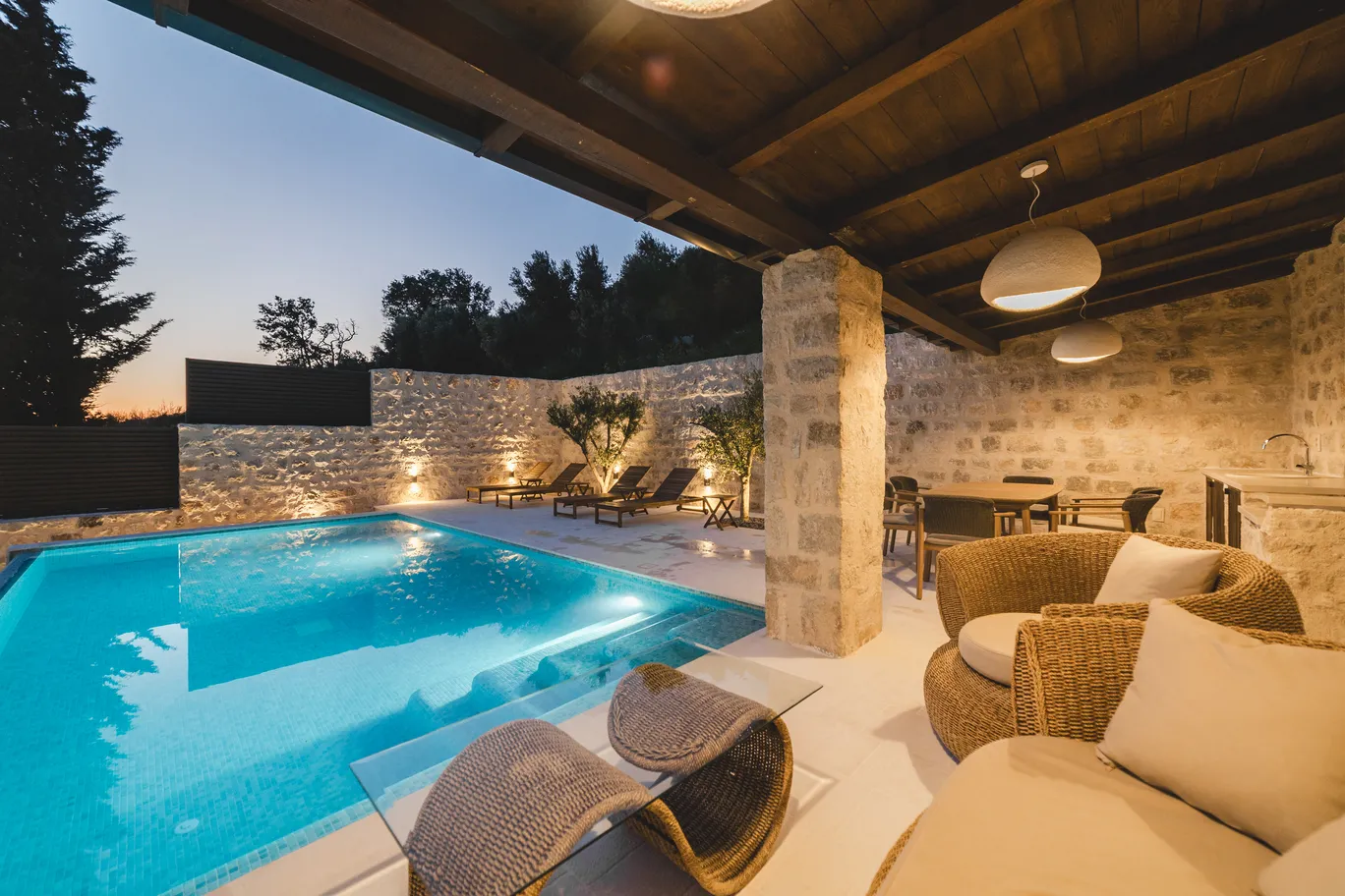 Na prodaju, Vila, 195 m², Budva