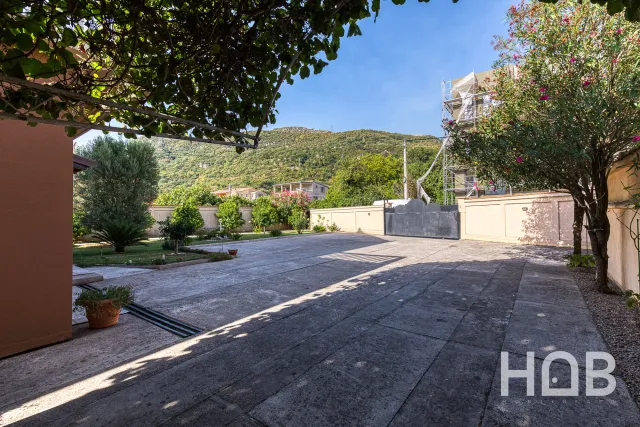 Zu verkaufen, Villa, 1500 m², Budva