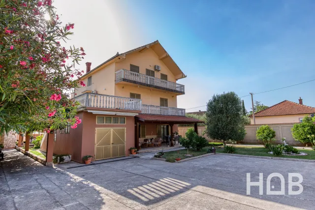Zu verkaufen, Villa, 1500 m², Budva