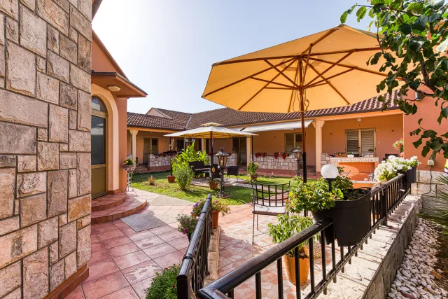 Zu verkaufen, Villa, 1500 m², Budva