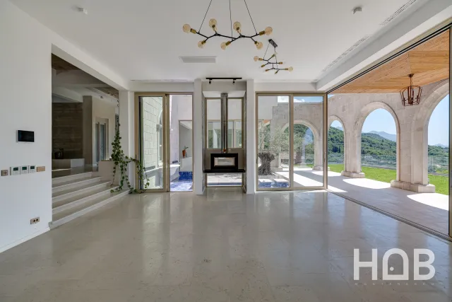 Zu verkaufen, Villa, 850 m², Tivat