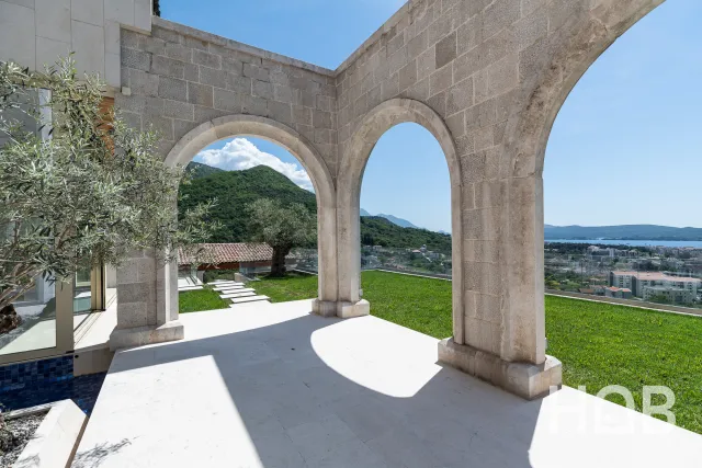 Zu verkaufen, Villa, 850 m², Tivat