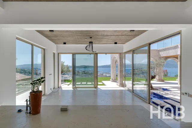 Zu verkaufen, Villa, 850 m², Tivat
