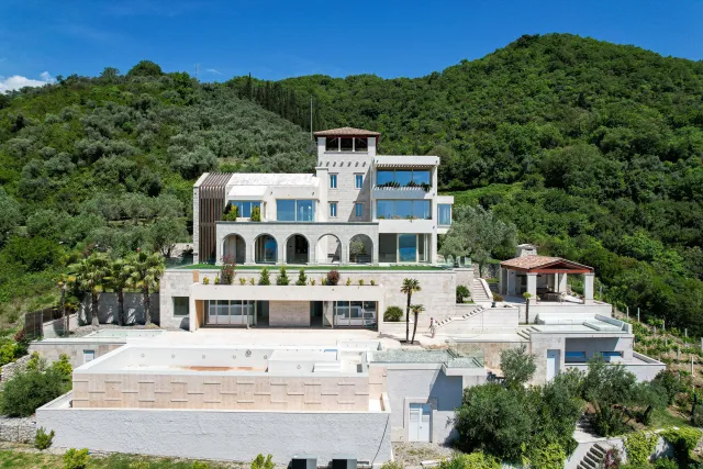 Zu verkaufen, Villa, 850 m², Tivat