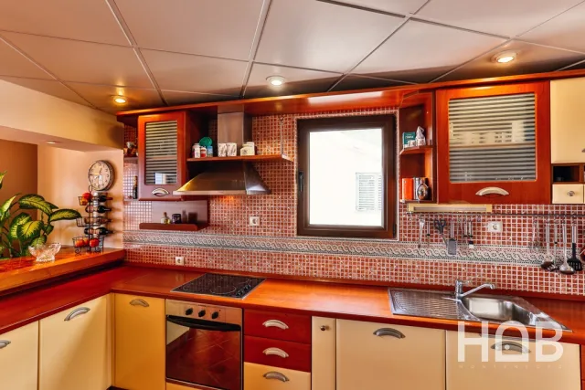 Satılık, Daire, 156 m², Budva