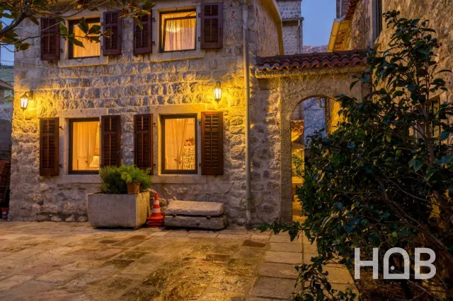 Satılır, Ev, 355 m², Kotor