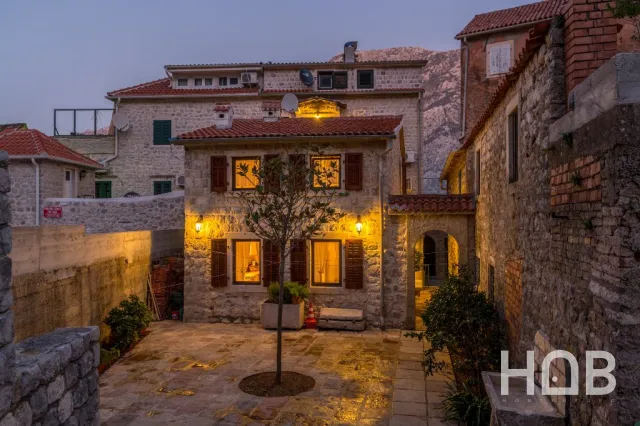Satılır, Ev, 355 m², Kotor