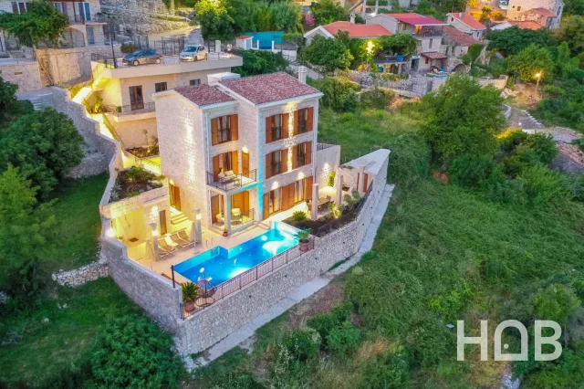 Zu verkaufen, Villa, 277 m², Budva