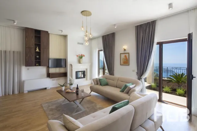 Zu verkaufen, Villa, 277 m², Budva