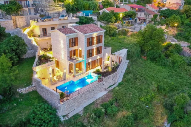 Zu verkaufen, Villa, 277 m², Budva