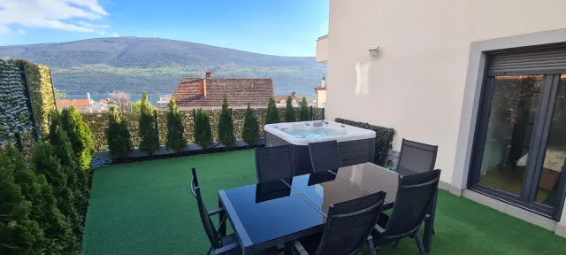 En venta, Apartamento, 83 m², Herceg Novi