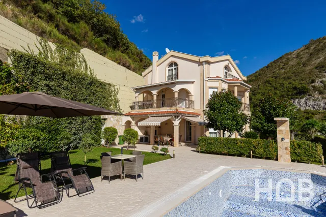 Na prodaju, Vila, 500 m², Budva