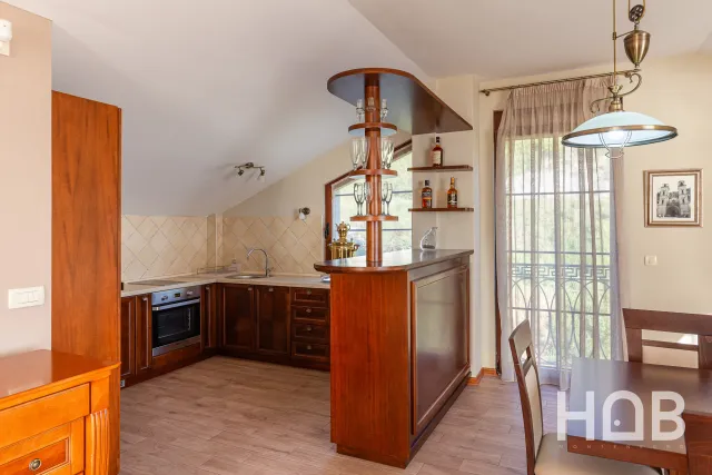 Na prodaju, Vila, 500 m², Budva