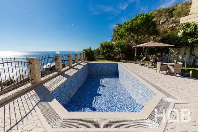Na prodaju, Vila, 500 m², Budva