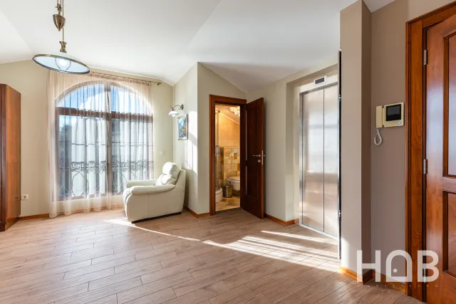 Na prodaju, Vila, 500 m², Budva