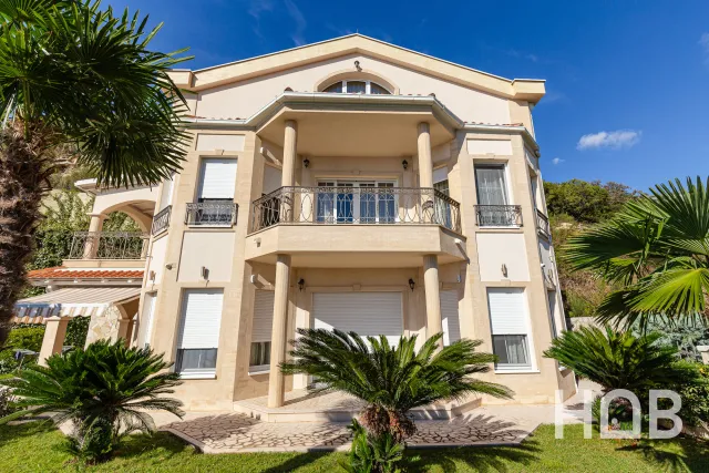 Na prodaju, Vila, 500 m², Budva