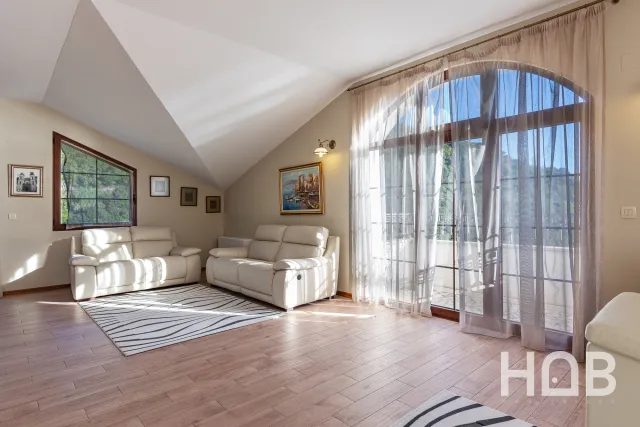 Na prodaju, Vila, 500 m², Budva