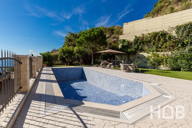 Na prodaju, Vila, 500 m², Budva