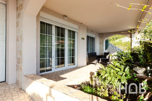 Na prodaju, Vila, 500 m², Budva