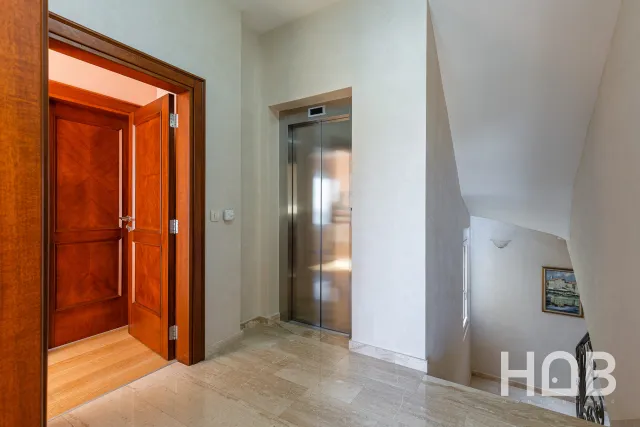 Na prodaju, Vila, 500 m², Budva