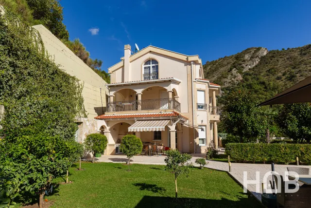 Na prodaju, Vila, 500 m², Budva