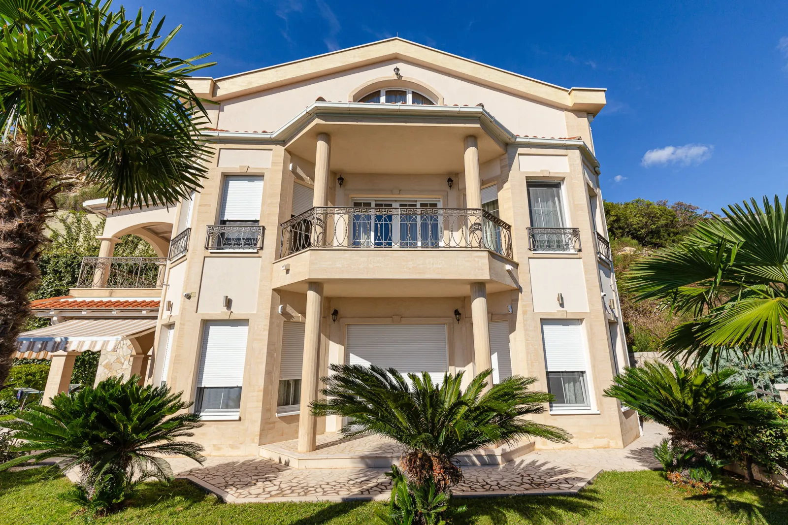 Na prodaju, Vila, 500 m², Budva