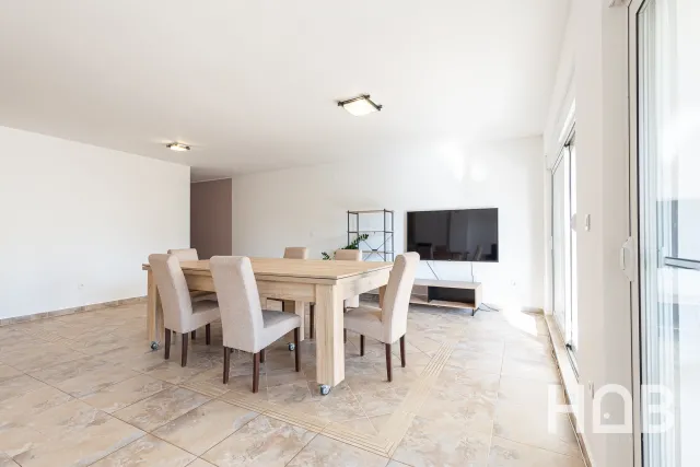 Na prodaju, Stan, 120 m², Budva