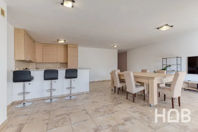 Na prodaju, Stan, 120 m², Budva