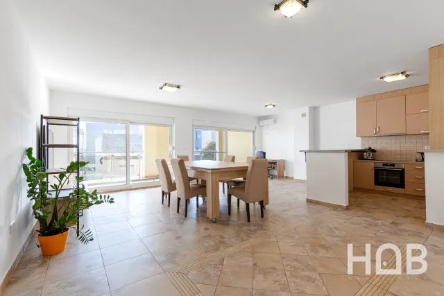 Na prodaju, Stan, 120 m², Budva