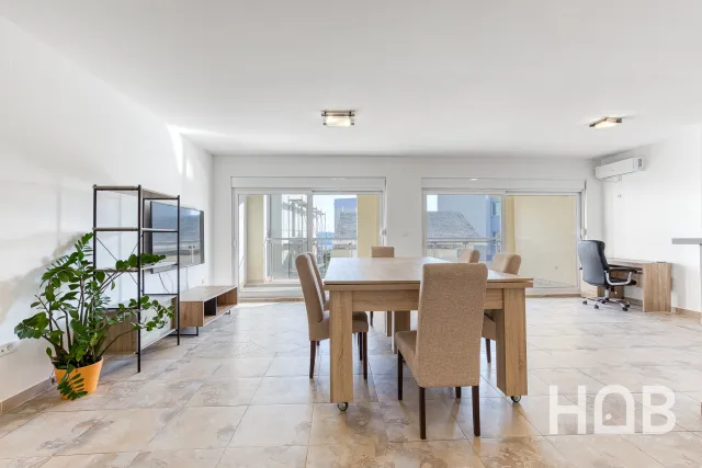 Na prodaju, Stan, 120 m², Budva