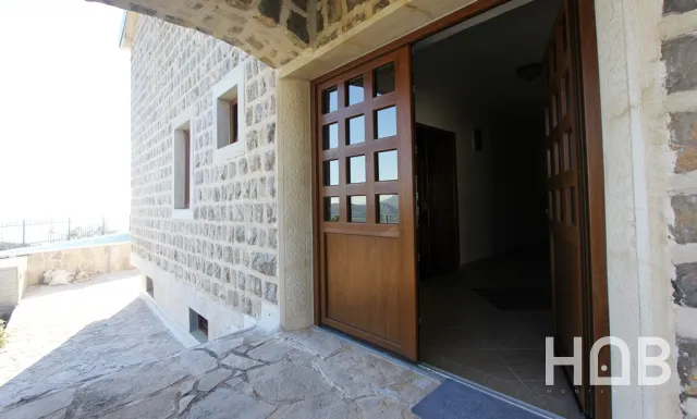 Na prodaju, Vila, 466 m², Budva