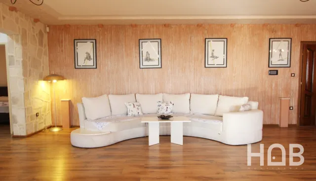 Na prodaju, Vila, 466 m², Budva