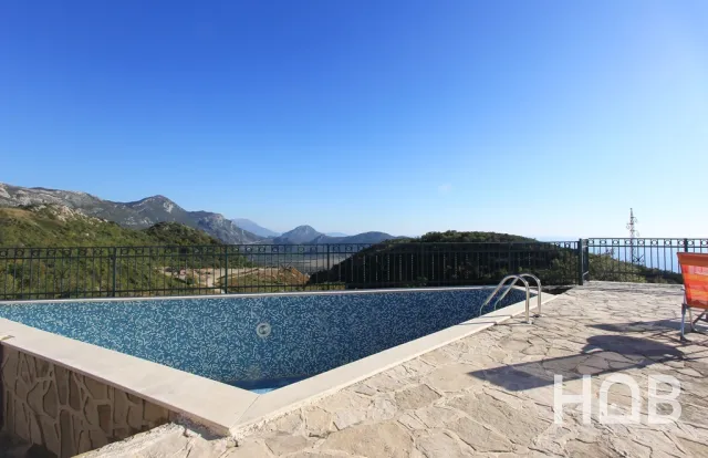 Na prodaju, Vila, 466 m², Budva