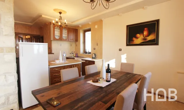 Na prodaju, Vila, 466 m², Budva